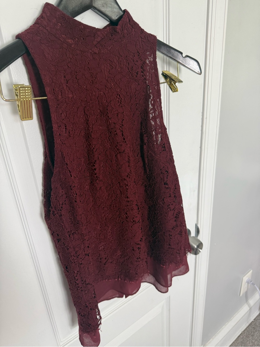 White House Black Market Lace Mock Neck Sleeveless Top - Burgundy